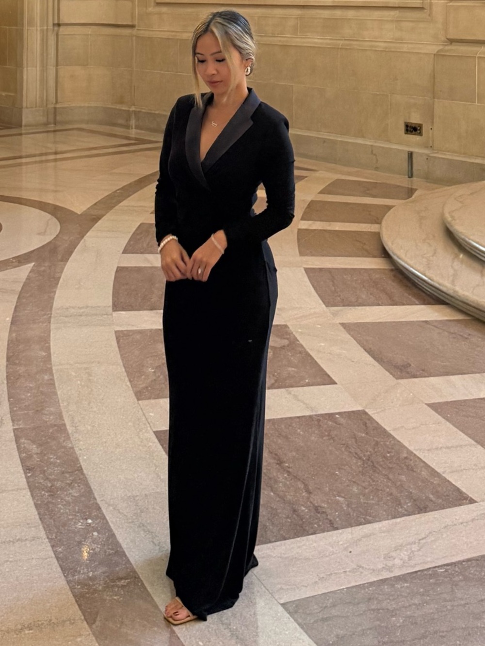 Adrianna Papell Women's Formal Dress Size 4 Black Long Sleeve Tuxedo Gown